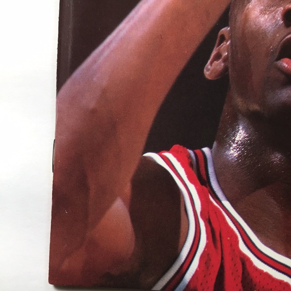 Beckett Basketball Card Magazine Issue #1 Michael Jordan 1990 - Picture 8 of 10